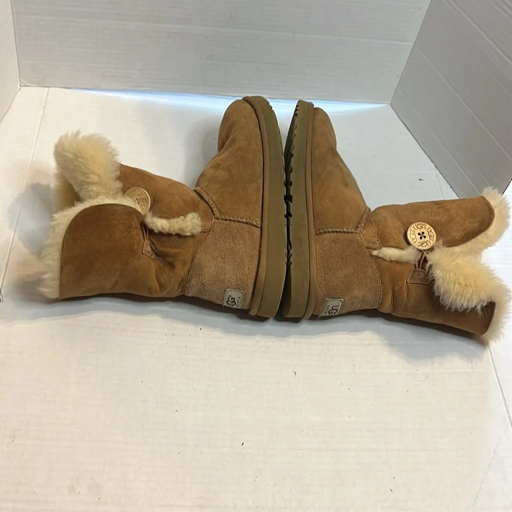 UGG Australia-8-chestnut brown classic comfy Cozy Sheepskin Boots  button detail - Picture 12 of 15